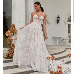 Elegant White Wedding Dress